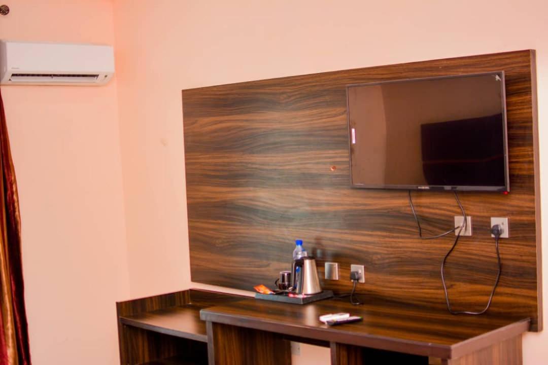 Wetland Hotel Ughelli Exterior photo